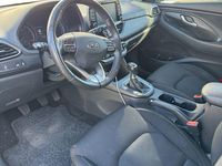 Gebraucht Hyundai i30 Intro Edition 140 PS (102 kW) 2017 Schwarz Limousine