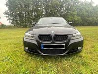 Gebraucht BMW 318 143 PS (105 kW) 2012 Schwarz Limousine