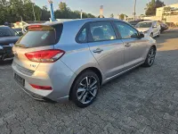 Gebraucht Hyundai i30 Trend 120 PS (88 kW) 2023 Shimmering silver / met Kleinwagen