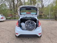 Gebraucht Ford Fiesta 101 PS (74 kW) 2017 Frostweiß Kleinwagen