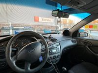 Second-hand Ford Focus 100 CP (73 kW) 2003 Negru Hatchback