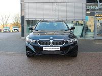 Gebraucht BMW 318 156 PS (114 kW) 2023 Schwarz uni Kombi