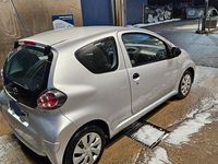 Gebraucht Toyota Aygo 68 PS (50 kW) 2013 Grau Kleinwagen