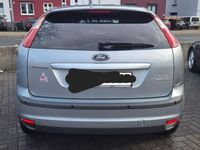 Gebraucht Ford Focus Ghia 116 PS (85 kW) 2005 Grau Limousine