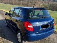 Gebraucht Skoda Fabia 60 PS (44 kW) 2013 Blau Kleinwagen