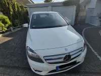 Gebraucht Mercedes B180 122 PS (89 kW) 2012 Weiß Kleinwagen