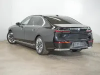 Gebraucht BMW 750e Comfort Edition 489 PS (359 kW) 2024 Black sapphire Limousine