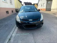 Gebraucht Hyundai i20 77 PS (56 kW) 2010 Schwarz Kleinwagen