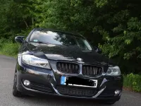 Gebraucht BMW 320 Lifestyle 184 PS (135 kW) 2011 Schwarz Limousine