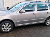 Gebraucht Skoda Octavia 105 PS (77 kW) 2011 Grau Kombi