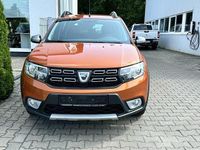 Gebraucht Dacia Sandero Celebration 90 PS (66 kW) 2018 Orangefarben ocre Kleinwagen