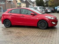 Gebraucht Hyundai i30 Classic 99 PS (72 kW) 2014 Cool red / sol Limousine