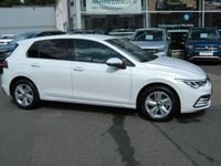 Second-hand VW Golf VIII Life 131 CP (96 kW) 2021 Alb Berlinǎ