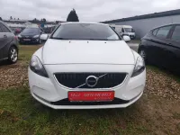 Gebraucht Volvo V40 Kinetic 120 PS (88 kW) 2019 Weiß Limousine