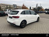 Gebraucht Mercedes B180 Advanced 116 PS (85 kW) 2024 Unilack polarweiß Van / Kleinbus
