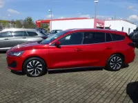 Gebraucht Ford Focus Titanium 125 PS (91 kW) 2024 Rot Limousine