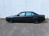 Gebraucht BMW 735 238 PS (175 kW) 2000 Schwarz Limousine