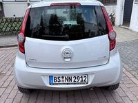Gebraucht Opel Agila 68 PS (50 kW) 2013 Silber Kleinwagen