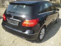 Gebraucht Mercedes B200 136 PS (100 kW) 2014 Kosmosschwarz  metalliclack Kleinwagen