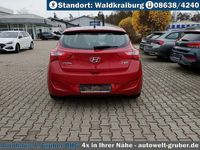 Gebraucht Hyundai i30 101 PS (74 kW) 2016 Ultimate red (metallic) Limousine