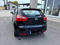 Gebraucht Kia Rio Spirit 90 PS (66 kW) 2015 Schwarz Kleinwagen