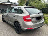 Usata Skoda Rapid Active 75 CV (55 kW) 2015 Oro Utilitaria