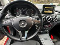 Gebraucht Mercedes B180 122 PS (89 kW) 2012 Rot Van / Kleinbus