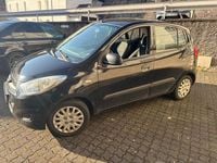 Gebraucht Hyundai i10 67 PS (49 kW) 2012 Schwarz Kleinwagen