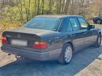 Gebraucht Mercedes E230 132 PS (97 kW) 1991 Braun Limousine