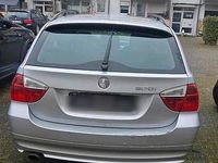 Gebraucht BMW 320 150 PS (110 kW) 2007 Silber Kombi