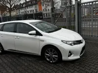 Gebraucht Toyota Auris Hybrid Edition 99 PS (72 kW) 2013 Weiß Limousine