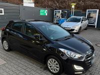 Gebraucht Hyundai i30 100 PS (73 kW) 2016 Schwarz Kleinwagen