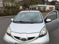 Gebraucht Toyota Aygo 68 PS (50 kW) 2006 Silber Kleinwagen