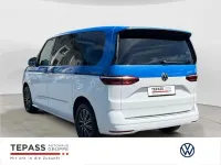 Gebraucht VW Multivan Basis 136 PS (100 kW) 2023 Blau Van / Kleinbus