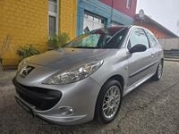 Gebraucht Peugeot 206 60 PS (44 kW) 2010 Silberpolar Kleinwagen