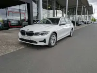 Gebraucht BMW 320 190 PS (139 kW) 2022 Weiß Limousine