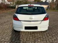 Gebraucht Opel Astra 90 PS (66 kW) 2009 Weiß Limousine
