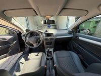 Second-hand Opel Astra 170 CP (125 kW) 2006 Negru Coupe