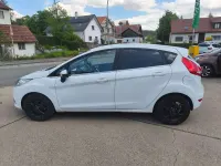 Gebraucht Ford Fiesta Titanium 97 PS (71 kW) 2012 Frostweiß Kleinwagen
