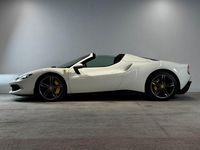 Gebraucht Ferrari 296 143 PS (105 kW) 2025 Weiß Cabrio