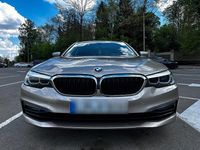 Gebraucht BMW 520 Sport Line 190 PS (139 kW) 2023 Silber Kombi