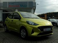 Neu Hyundai i10 Comfort 63 PS (46 kW) 2025 Gelb Kleinwagen