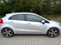 Gebraucht Kia Rio 109 PS (80 kW) 2011 Silber Limousine