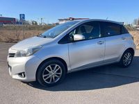 Gebraucht Toyota Yaris Trend 99 PS (72 kW) 2014 Silber Kleinwagen