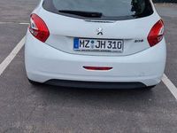 Gebraucht Peugeot 208 68 PS (50 kW) 2013 Weiß Kleinwagen