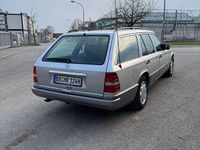 Gebraucht Mercedes E220 150 PS (110 kW) 1995 Silber Kombi