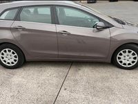 Gebraucht Hyundai i30 128 PS (94 kW) 2014 Braun Kleinwagen