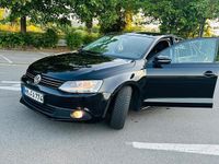 Gebraucht VW Jetta 105 PS (77 kW) 2011 Schwarz Limousine