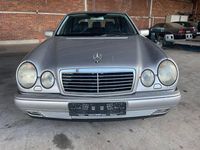 Gebraucht Mercedes E290 Avantgarde 129 PS (94 kW) 1998 Silber Limousine