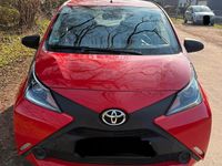 Gebraucht Toyota Aygo 69 PS (50 kW) 2016 Rot Kleinwagen